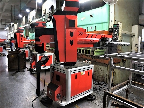 精密五金沖壓機械手圖片