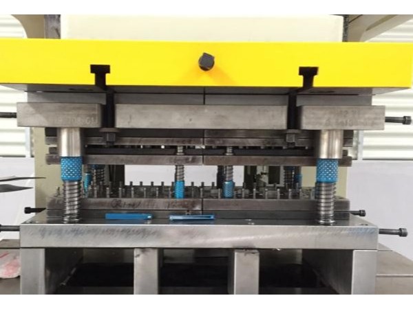 沖壓模具設(shè)計圖